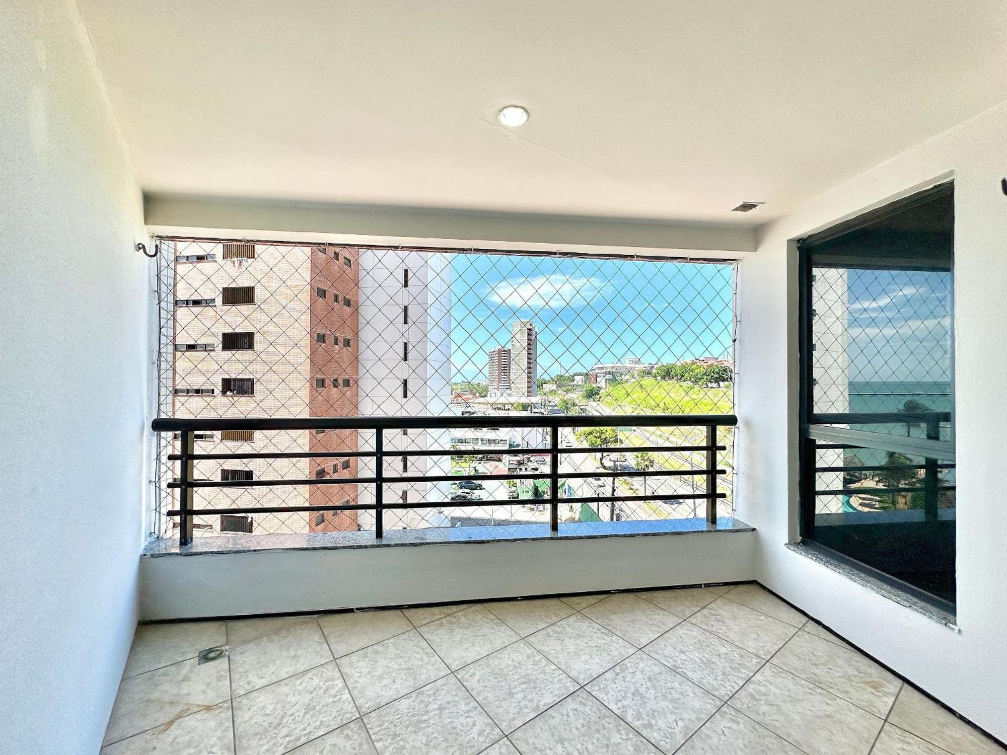 Iate Plaza, Vista Completa Da Orla De Fortaleza (Ceara)
